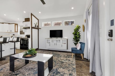 House, 1 Queen Bed with Sofa bed, Patio (Byrd 4 Tiny Stay Getaway) | Interior