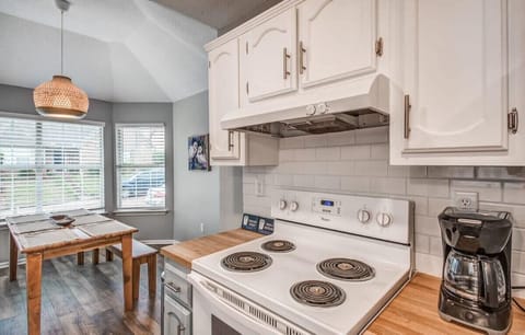 House, Multiple Beds, Patio, Garden View (Dedo Days Retreat) | Private kitchen