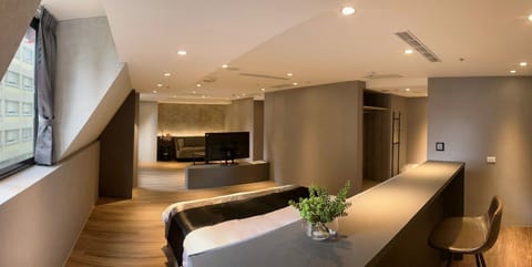 Executive Double Room, 1 Double Bed | Living area | Flat-screen TV