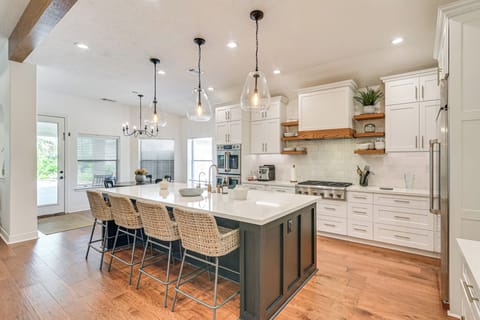 House (5 Bedrooms) | Interior