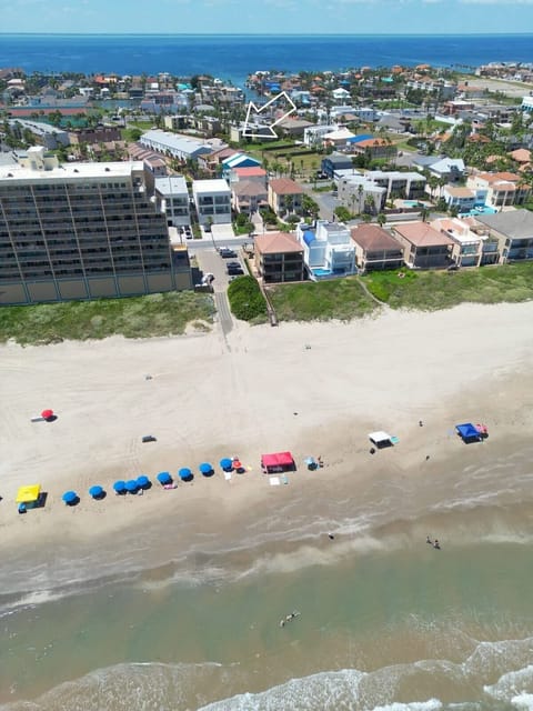 Apartment, 2 Bedrooms | Beach | Beach nearby