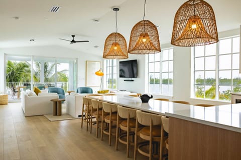 House | 6 bedrooms, high-speed internet