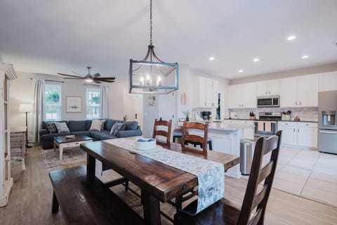 House, Multiple Beds, Patio, Garden View (Lowcountry Lodge) | Interior