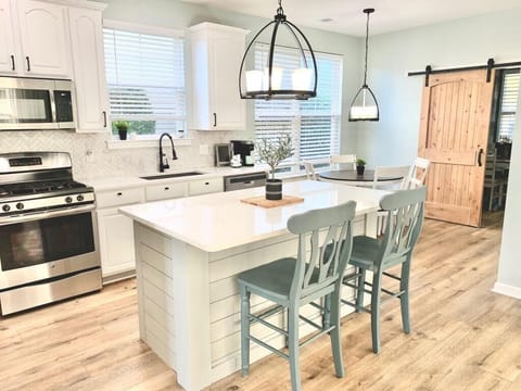 House, Multiple Beds, Patio, Garden View (Saltee Cove) | Private kitchen | Fridge, microwave, oven, stovetop