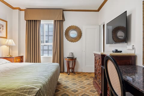 Room, 1 King Bed | Blackout drapes, iron/ironing board