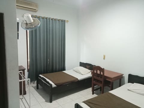 Standard Double Room | Desk, laptop workspace