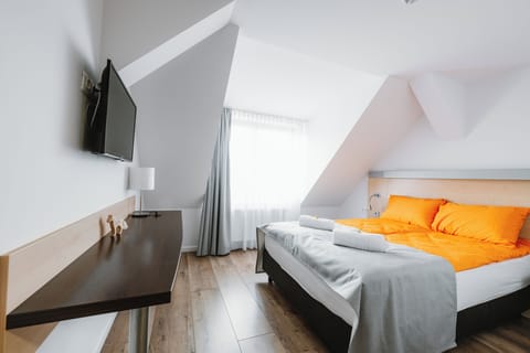 Double Room | WiFi (free), bed sheets