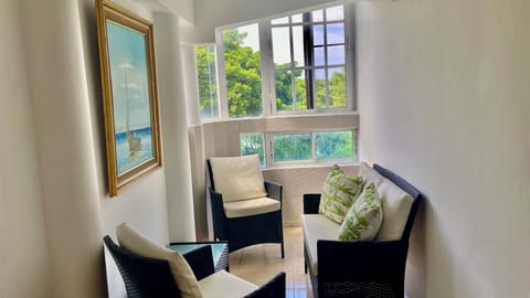 Apartment, 1 Bedroom, Smoking | Living room