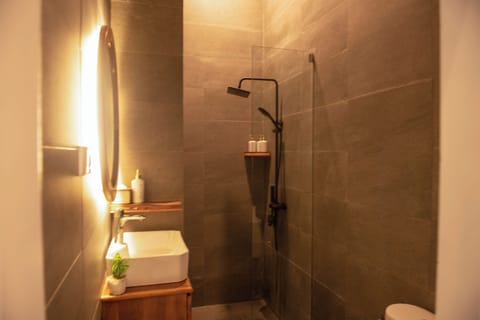 Double Room, 1 King Bed, Pool View | Bathroom | Shower, rainfall showerhead, free toiletries, towels