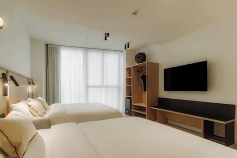 Superior Suite | Free cribs/infant beds, free WiFi, bed sheets