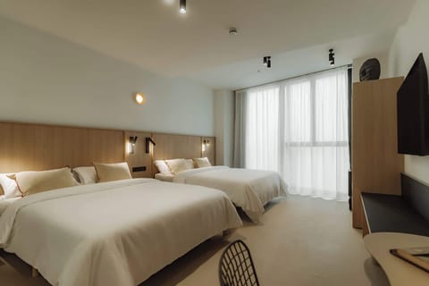 Superior Suite | Free cribs/infant beds, free WiFi, bed sheets