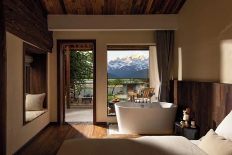 Superior Duplex, Garden View | Deep soaking bathtub