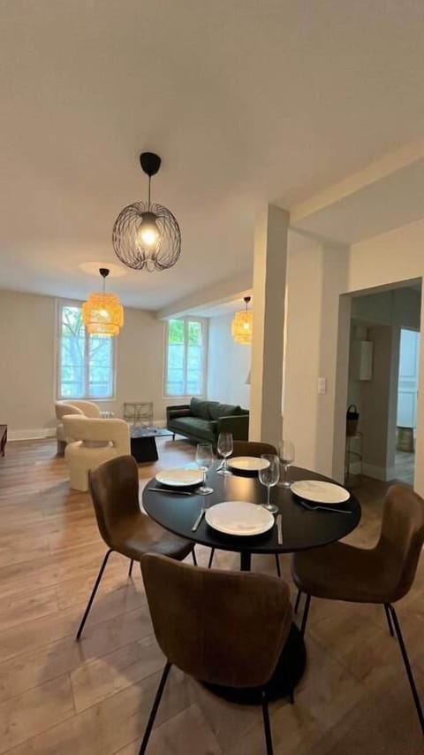 Deluxe Apartment, City View | Private kitchen