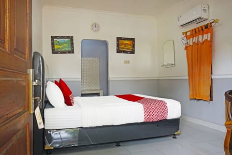 Soundproofing, free WiFi, bed sheets