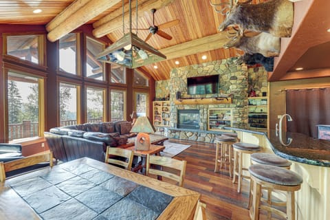 House (4 Bedrooms) | Interior