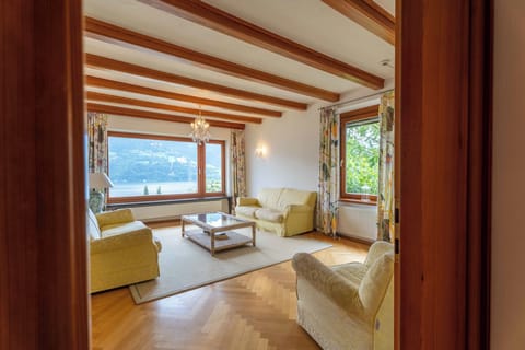 Comfort House, Lake View | Living area