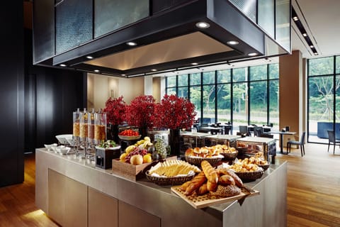 Daily buffet breakfast for a fee