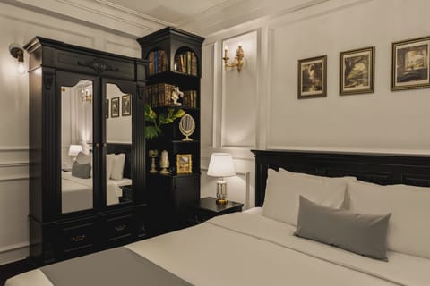 Deluxe Double Room, City View | Desk, laptop workspace, soundproofing, free WiFi