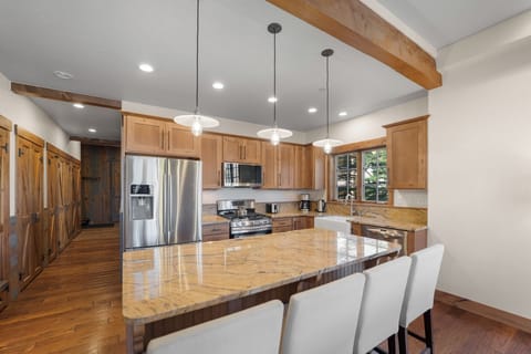 Condo (2 Bedrooms) | Property amenity