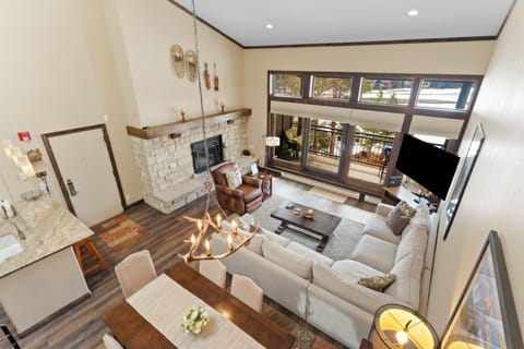 Condo (3 Bedrooms) | Front of property