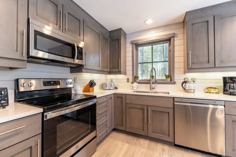 House (5 Bedrooms) | Exterior