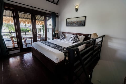 Minibar, desk, free WiFi