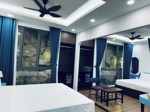 Family Quadruple Room | Minibar, soundproofing, WiFi (free)