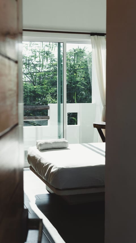 Desk, laptop workspace, iron/ironing board, free WiFi