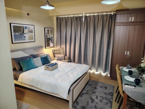 Double Room, City View | Desk, free WiFi
