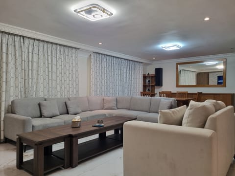Apartment, 1 Bedroom, Accessible, Smoking | Living room