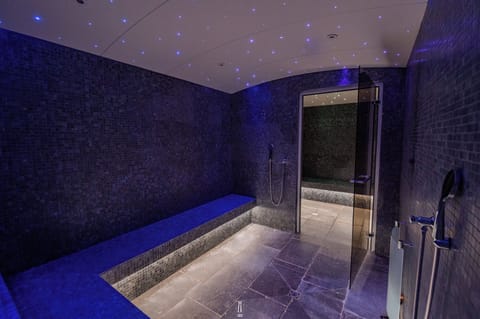 Couples treatment rooms, sauna, hot tub, steam room, Turkish bath