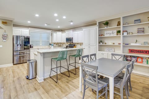 House (5 Bedrooms) | Interior