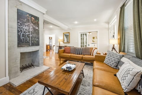 House, 4 Bedrooms | Living area