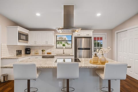 House | 4 bedrooms, desk