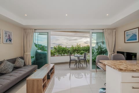 Apartment, Balcony | Living area