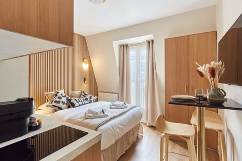 Apartment | 1 bedroom, laptop workspace, iron/ironing board, bed sheets