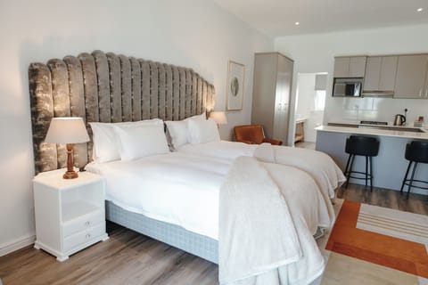 Luxury Studio | Free WiFi, bed sheets