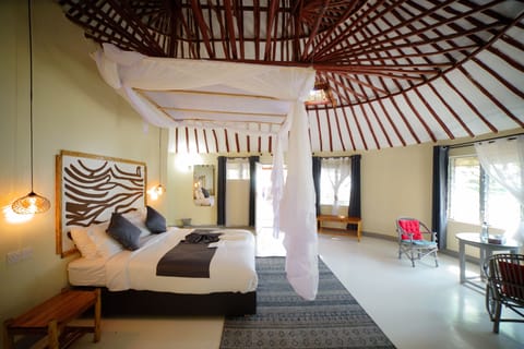 Luxury Double Room, Lake View | In-room safe, iron/ironing board, free WiFi