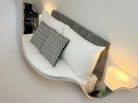 Cathedral Quarter - R1 | Desk, laptop workspace, free WiFi, bed sheets