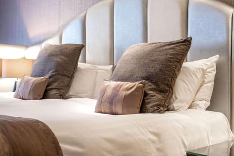 Suite, 1 King Bed (Tall King) | Desk, laptop workspace, blackout drapes, soundproofing