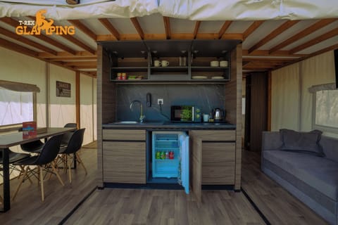 T-Rex Terahaven + 3 Bedroom Tent, Jacuzzi(theme park access) | Private kitchen | Electric kettle