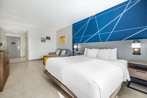 Suite, 1 King Bed with Sofa bed, Accessible, Non Smoking | Desk, soundproofing, iron/ironing board, free cribs/infant beds