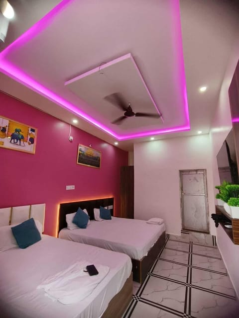 Family Room, Air conditioning | Desk, rollaway beds, free WiFi, bed sheets