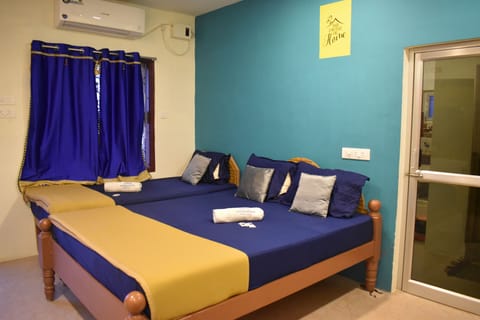 Grand Triple Room | In-room safe, soundproofing, iron/ironing board, free WiFi