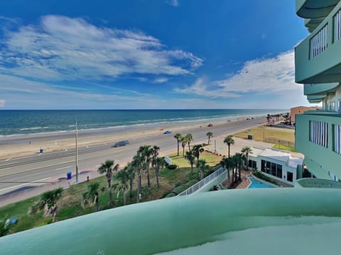 Condo (3 Bedrooms) | Property amenity