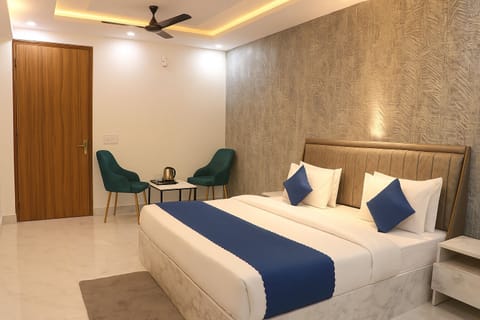 Deluxe Studio | Iron/ironing board, free WiFi, bed sheets
