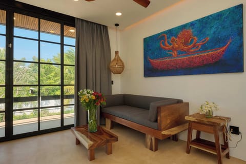 Deluxe Suite | Living room | Flat-screen TV, Netflix, streaming services