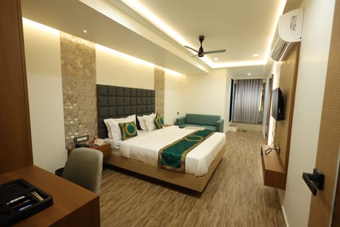 Super Deluxe Room with City View | Desk, soundproofing, free WiFi, bed sheets