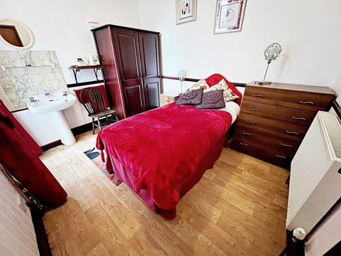 Free WiFi, bed sheets