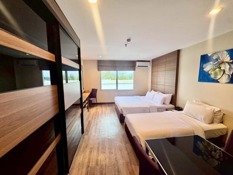 Triple Room | Desk, free WiFi, bed sheets